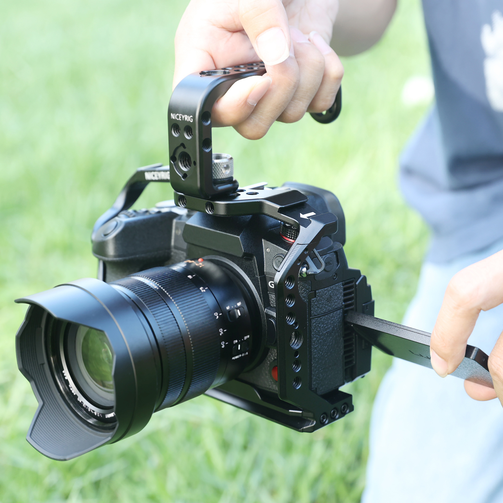 Niceyrig Camera Cage for Panasonic Lumix GH6 with Cold Shoe Mount&Nato Rail
