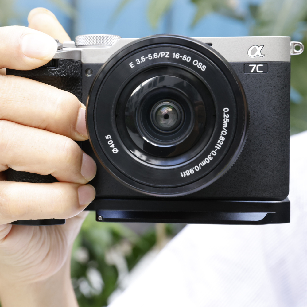 Niceyrig Arca Type Bottom Plate for Sony A7C/ILCE-A7C M2/ILCE-A7CR (Black/Silver)