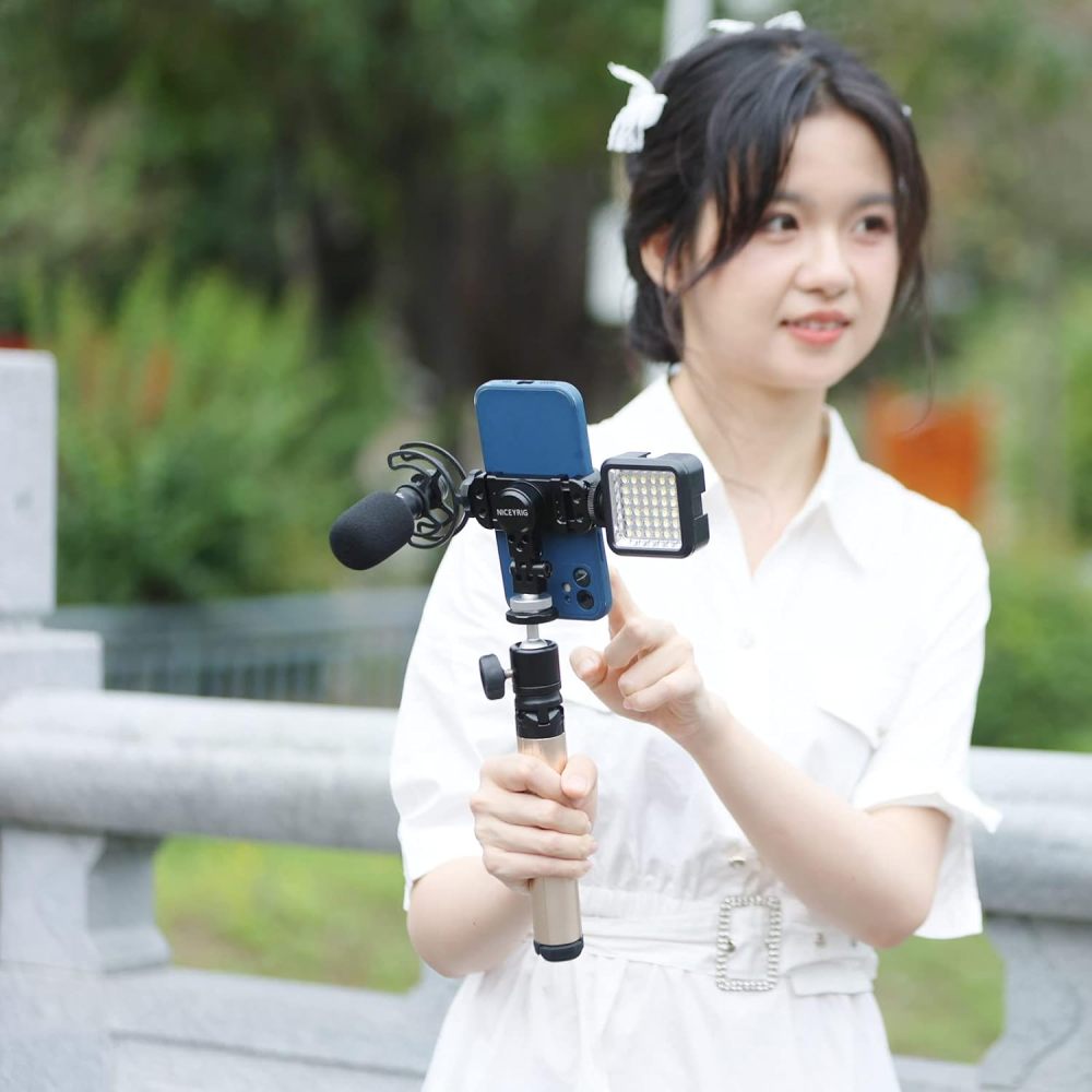 NICEYRIG Aluminum Tripod Mount Holder for iPhone 16/15/14/13/12/11 Pro 6.1'', Pro Max 6.7'', Vlog Vlogging Smartphone Video Clamp with Cold Shoe Mount for DSLR Camera - 515