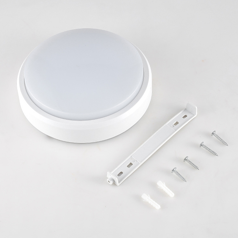 Feuchtigkeitsgeschützte LED-Deckenleuchte mit PIR-Sensor