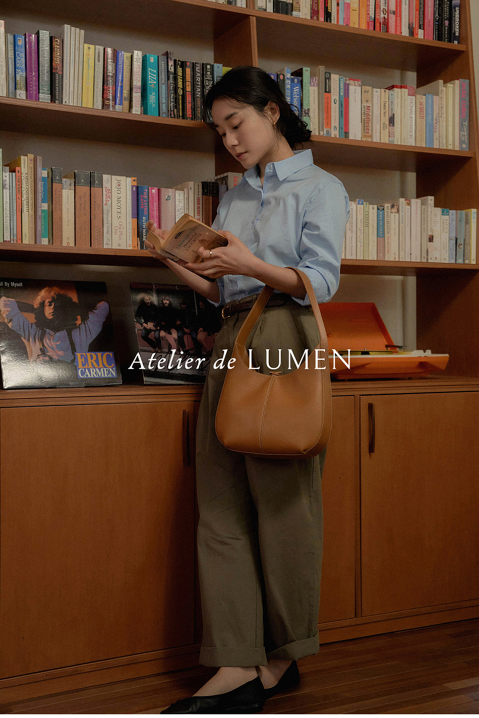 Atelier de LUMEN ■ Mossy Hobo Bag MOSSY HOBO BAG ｜SUEDE SAND 자연스러운 디테일이 담긴 모시