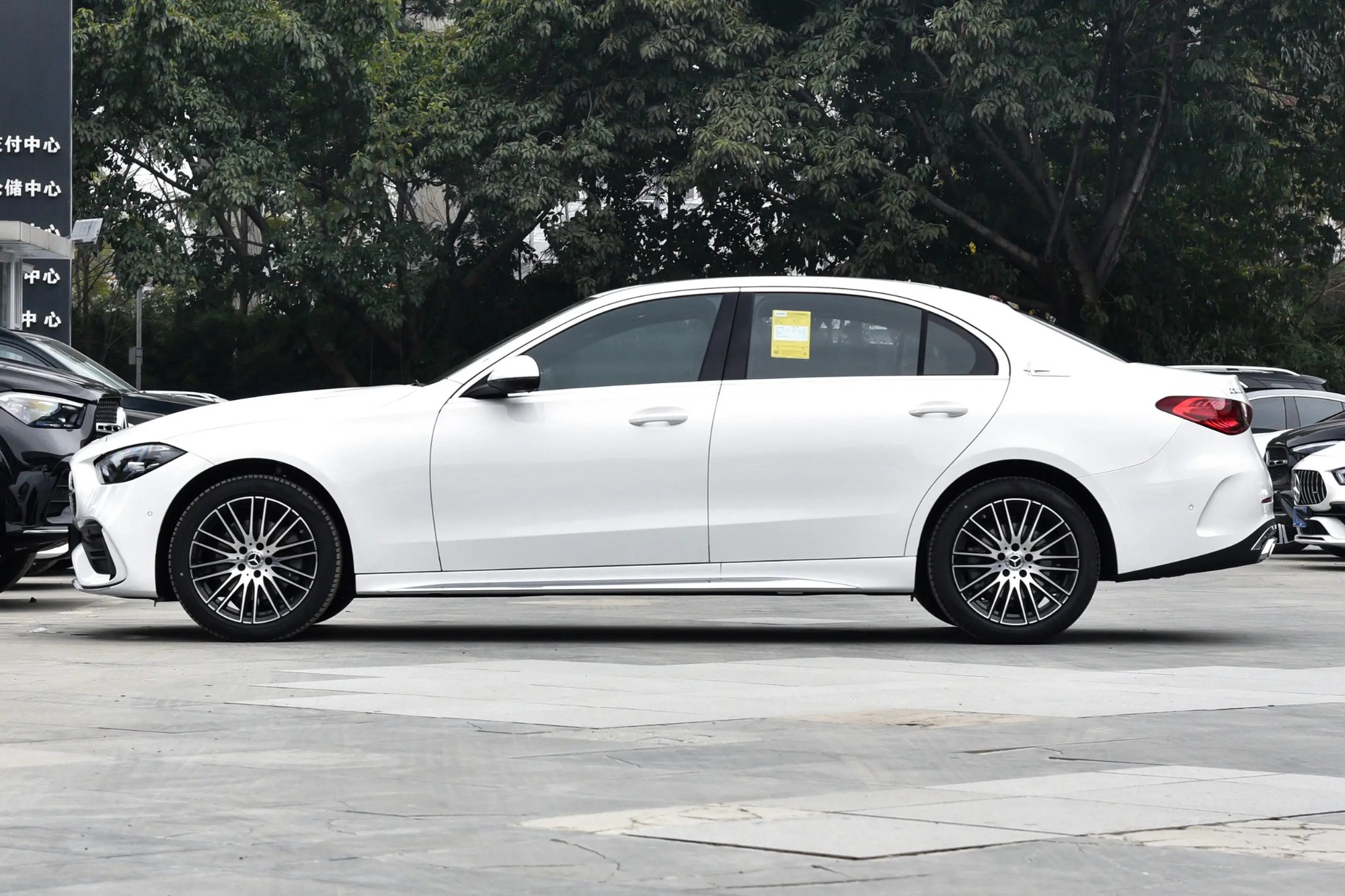 奔驰C级 2025款 改款 C 200 L 运动版