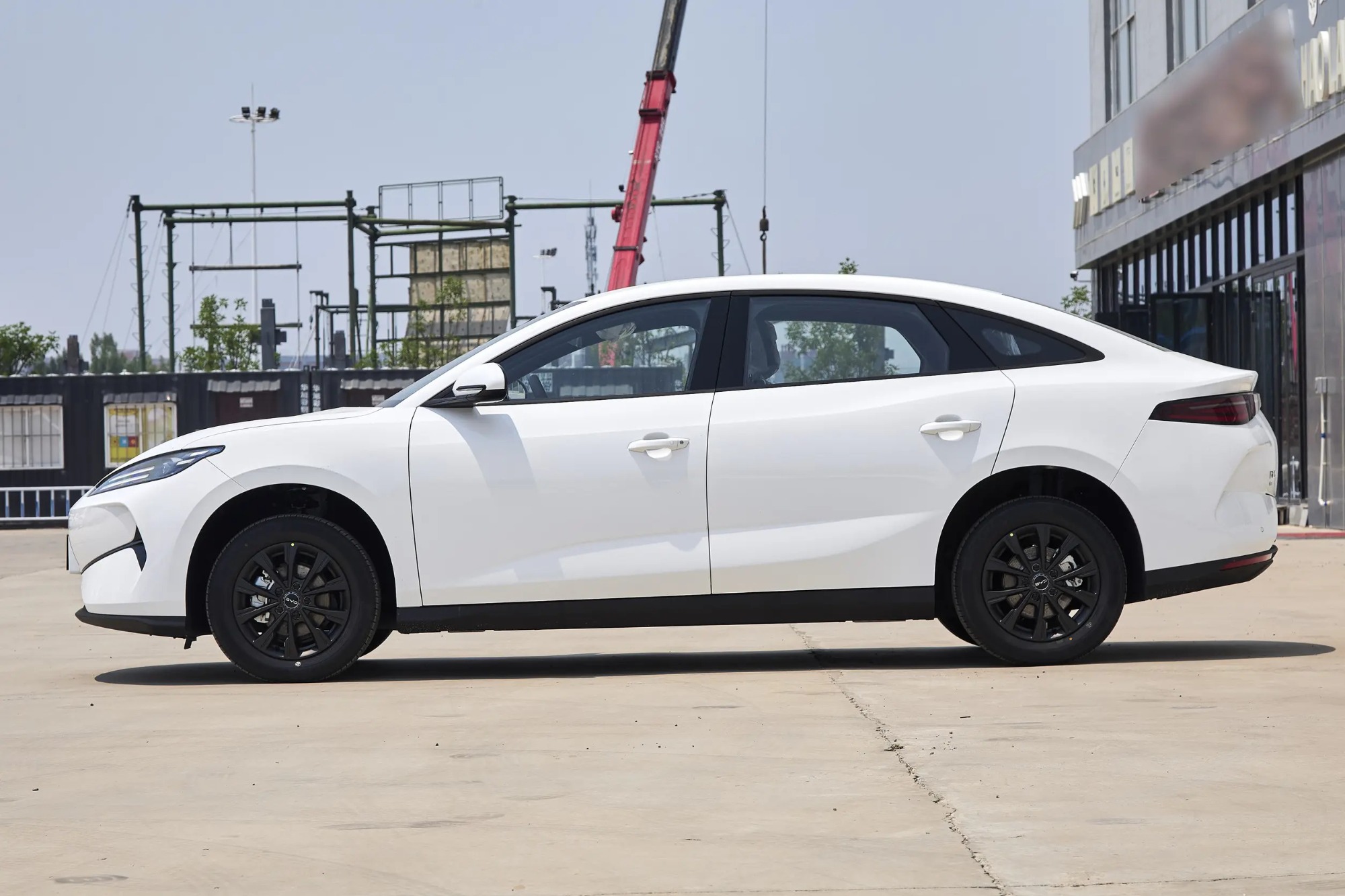 BYD e7 2025 520km Smart Edition