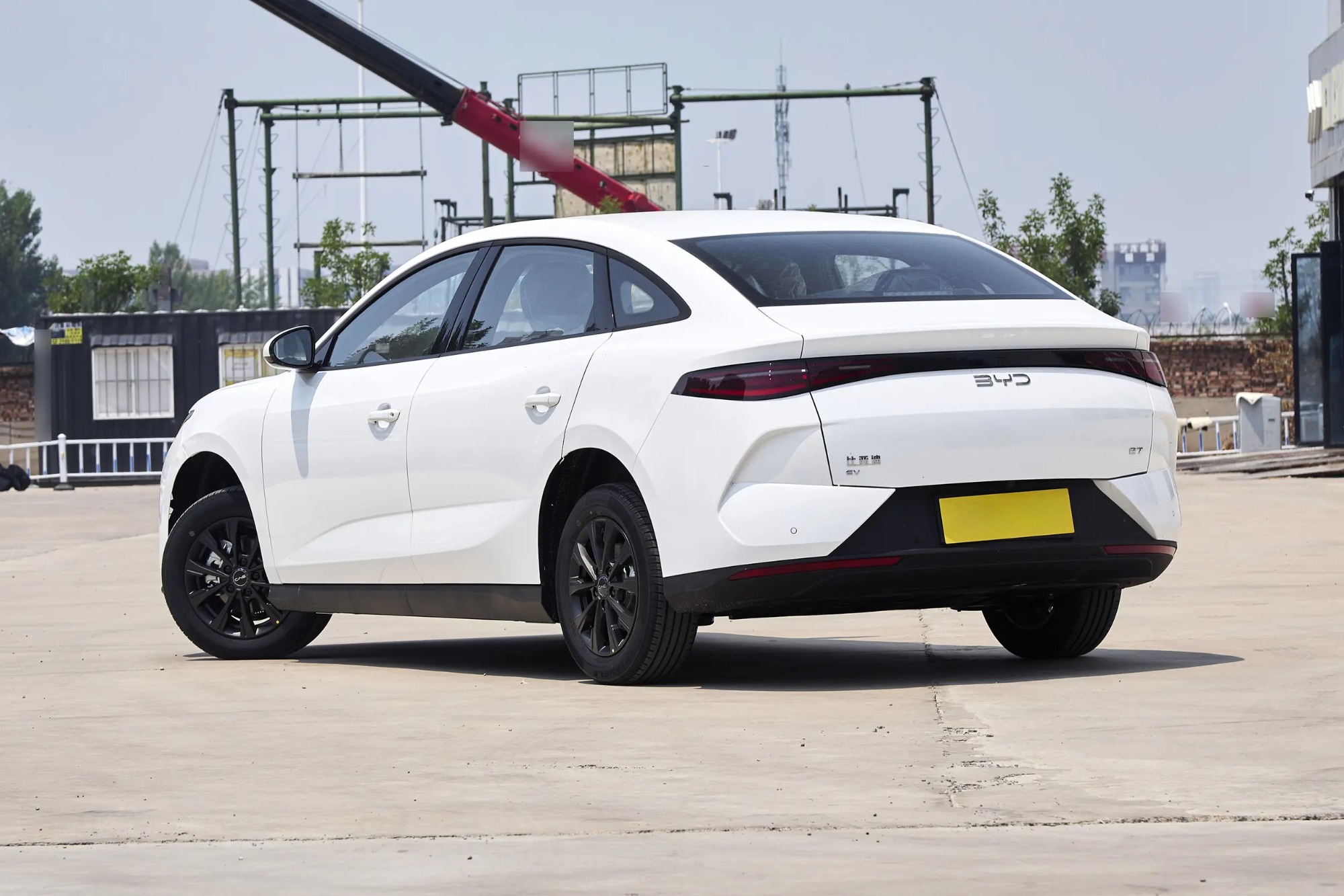 BYD e7 2025 520km Smart Edition