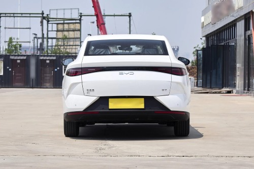 BYD e7 2025 520km Smart Edition