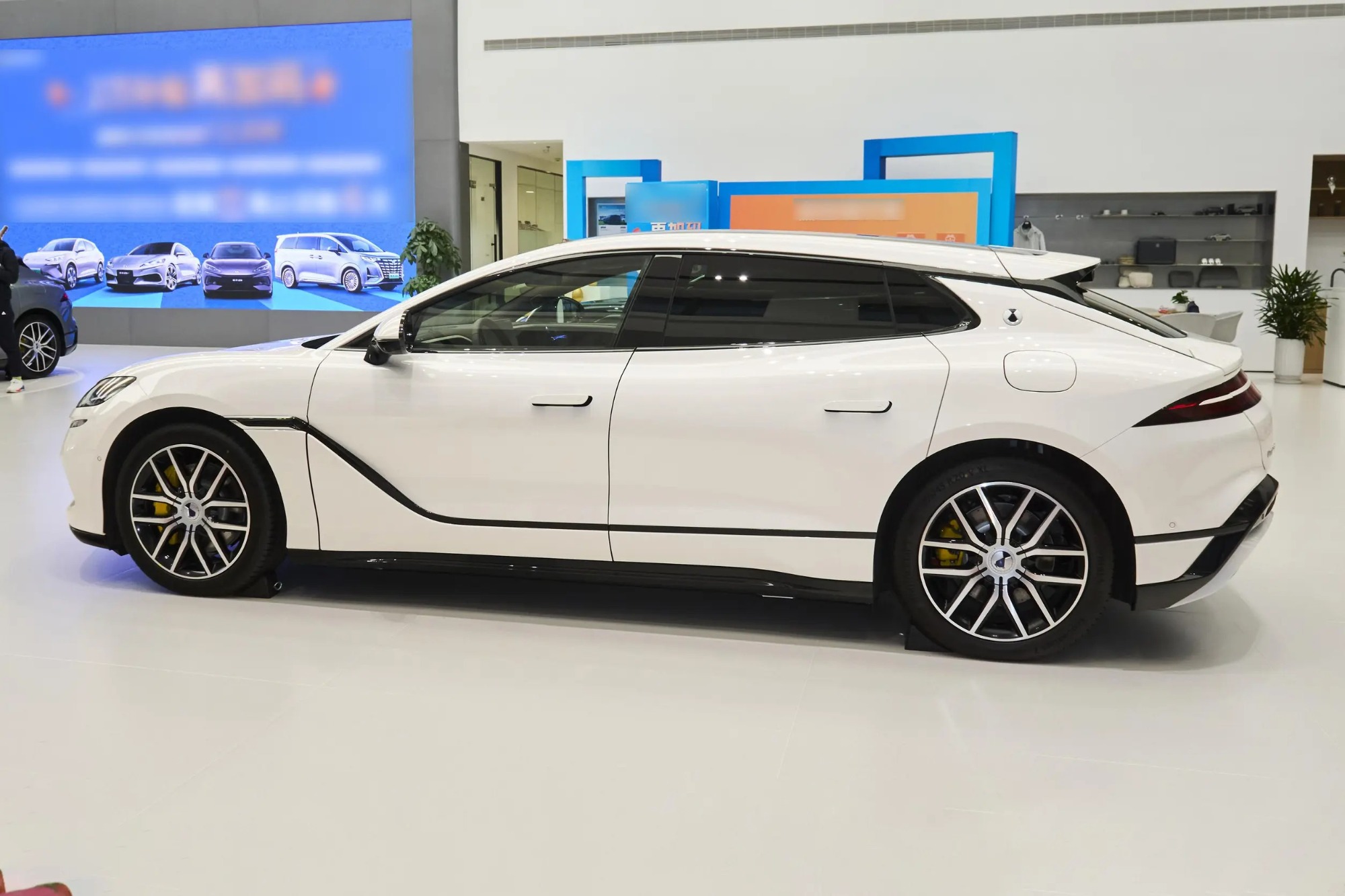 Denza Z9GT EV 2024 630 4WD Pro Edition