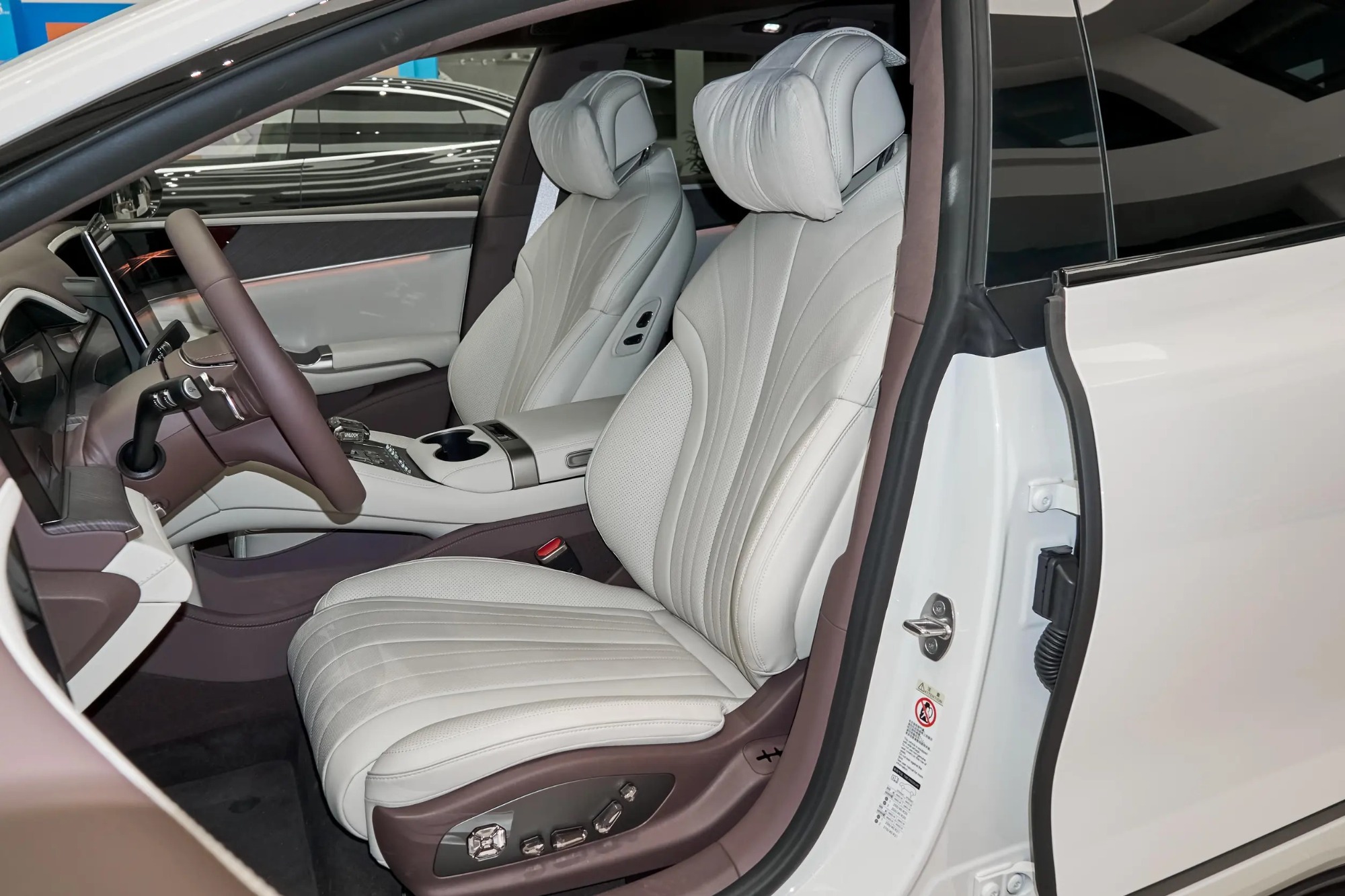 Denza Z9GT EV 2024 630 4WD Pro Edition
