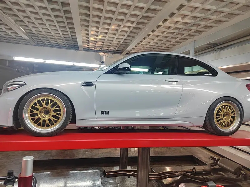 Single Post Lift Inground for Car Washing