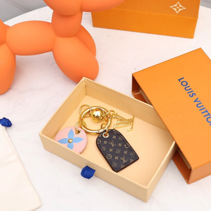LOUIS VUITTON M69562  LV KEY HOLDERS AND BAGCHARMS