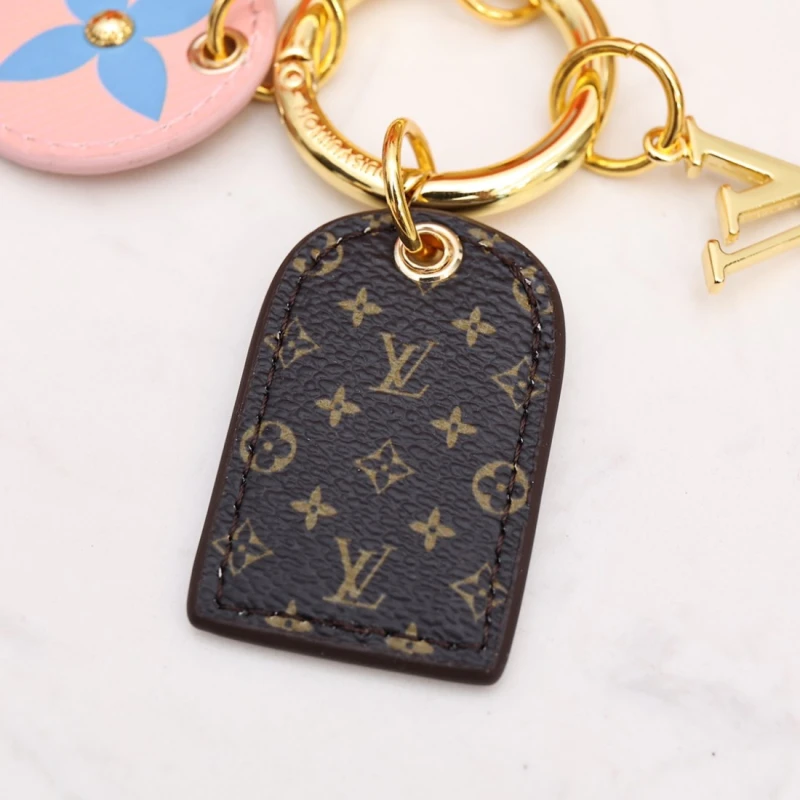LOUIS VUITTON M69562  LV KEY HOLDERS AND BAGCHARMS