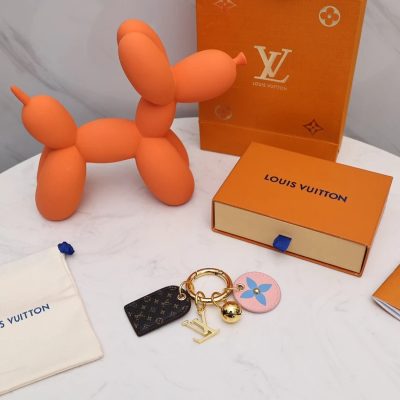 LOUIS VUITTON M69562  LV KEY HOLDERS AND BAGCHARMS