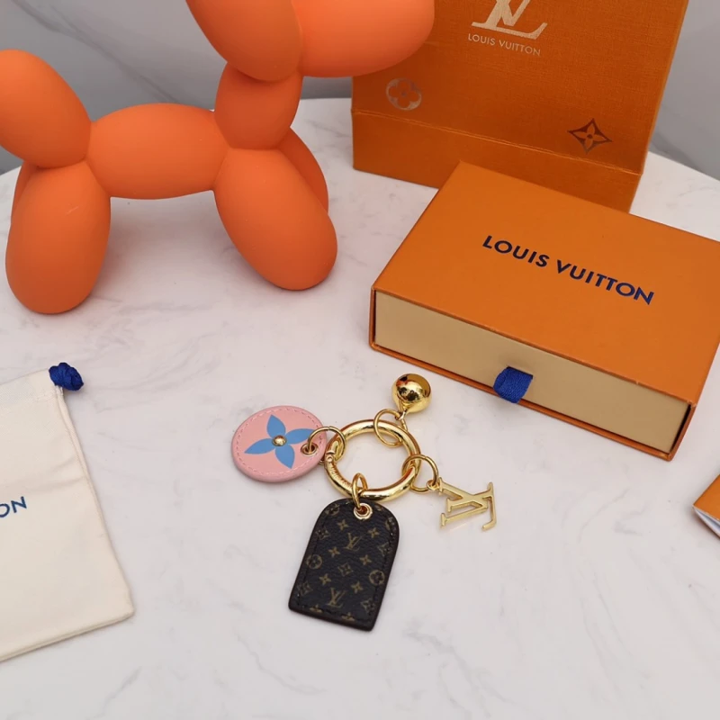 LOUIS VUITTON M69562  LV KEY HOLDERS AND BAGCHARMS
