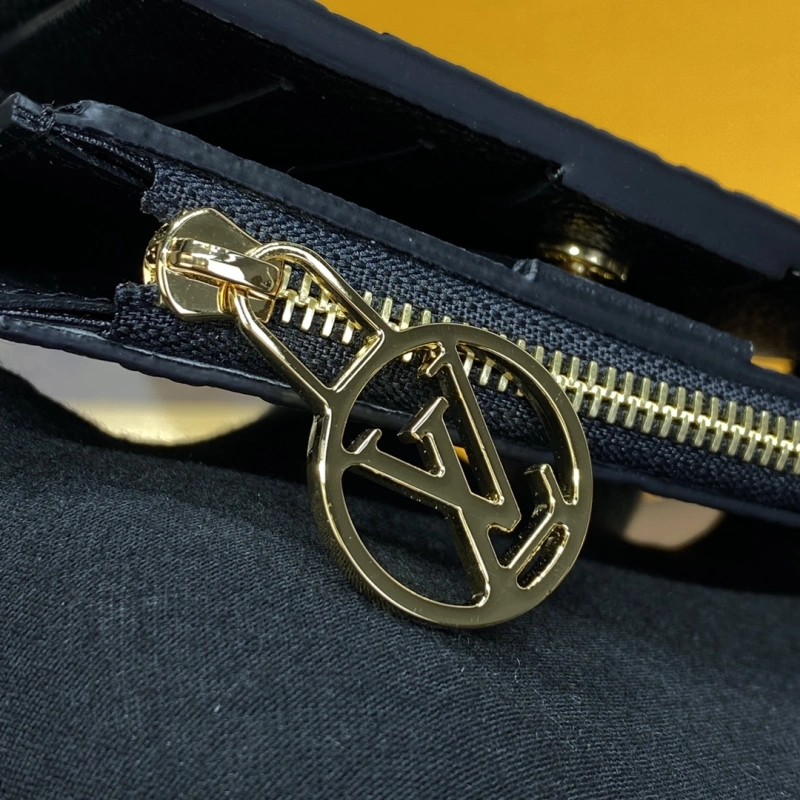 LOUIS VUITTON M83365 WALLET BAG