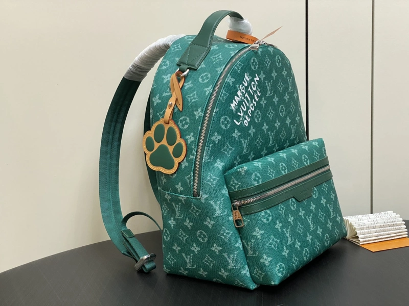 LOUIS VUITTON M12780 DISCOVERY