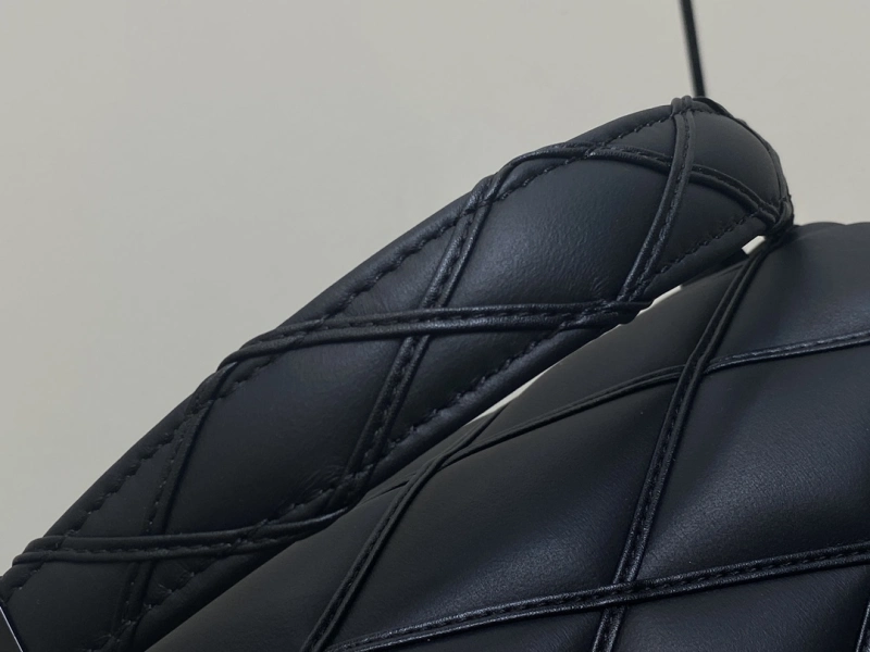 LOUIS VUITTON M11374 GO-14 Twist BAG