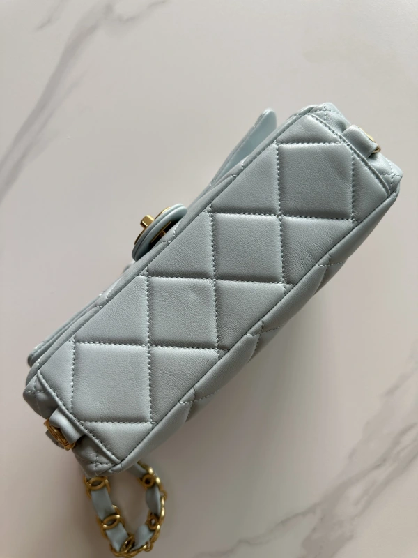 Chanel AS5176 bag