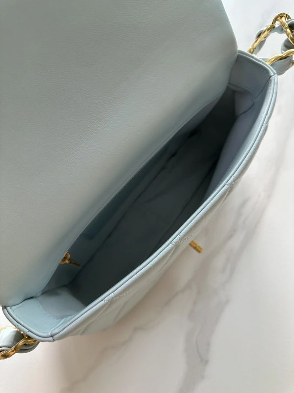 Chanel AS5176 bag