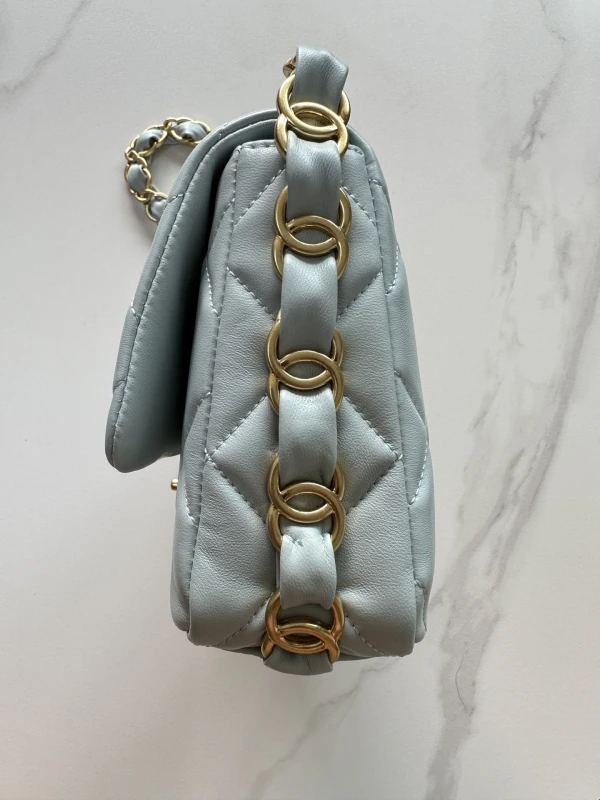 Chanel AS5176 bag