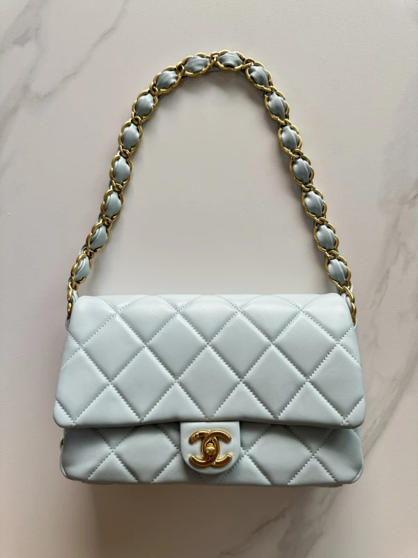 Chanel AS5176 bag