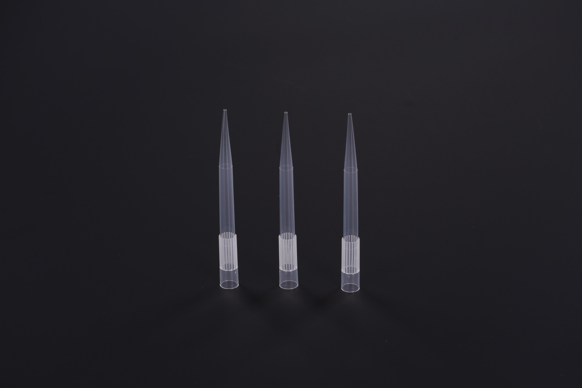 RNチップ-低吸着-ノンフィルター-ラック入り-滅菌済み-1200 μL