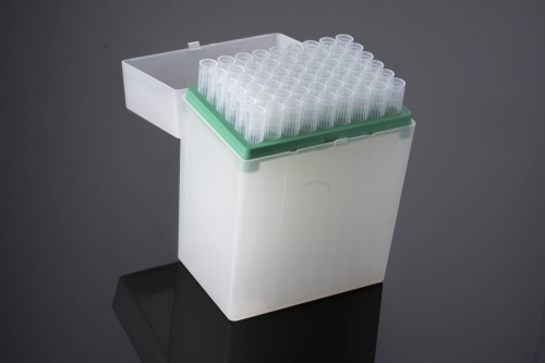 汎用チップ-ノンフィルター-ラック入り-滅菌済み-5000 μL
