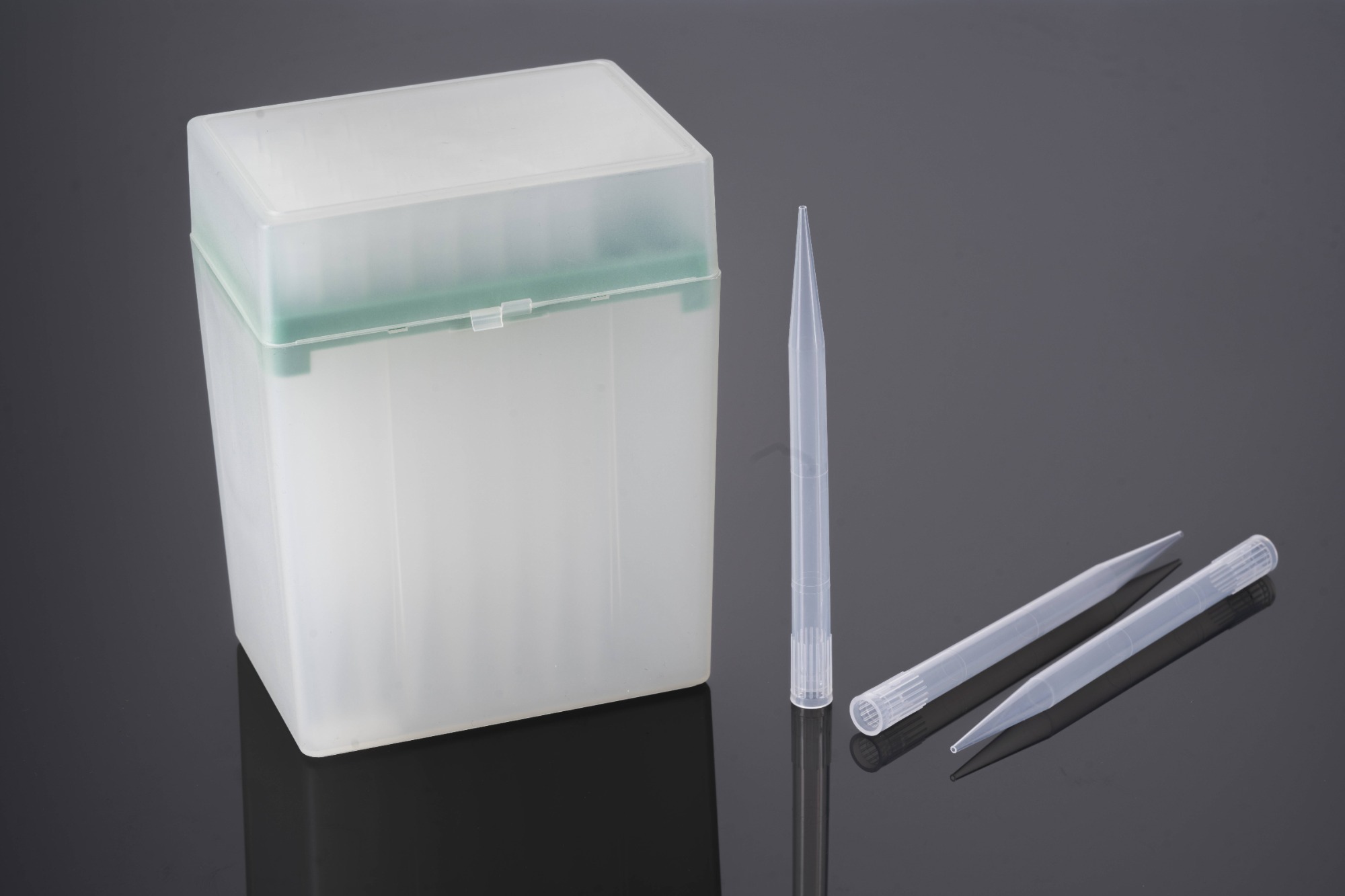 汎用チップ-ノンフィルター-ラック入り-滅菌済み-5000 μL