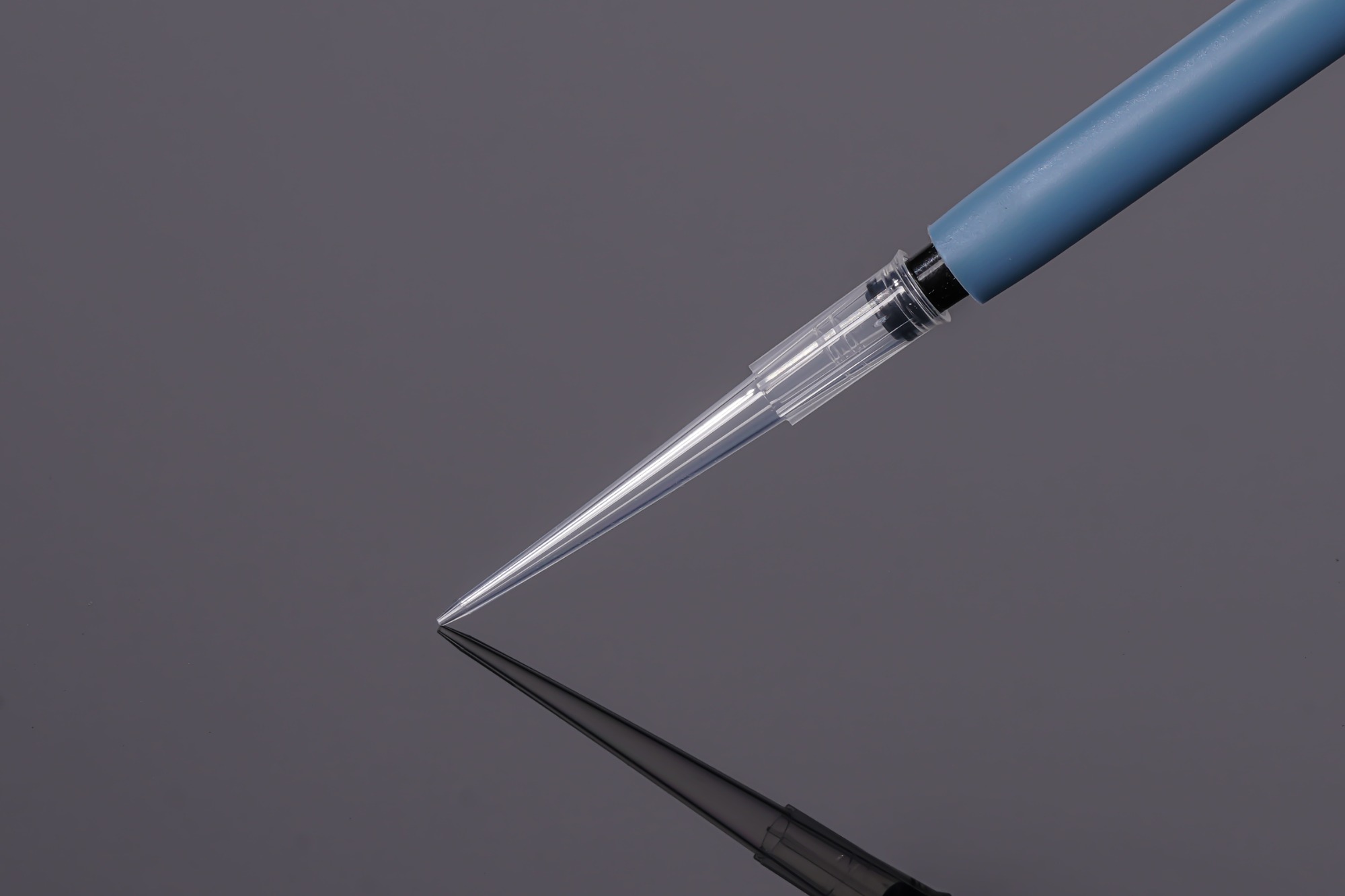 低吸着チップ-ノンフィルター-ラック入り-滅菌済み-200 μL