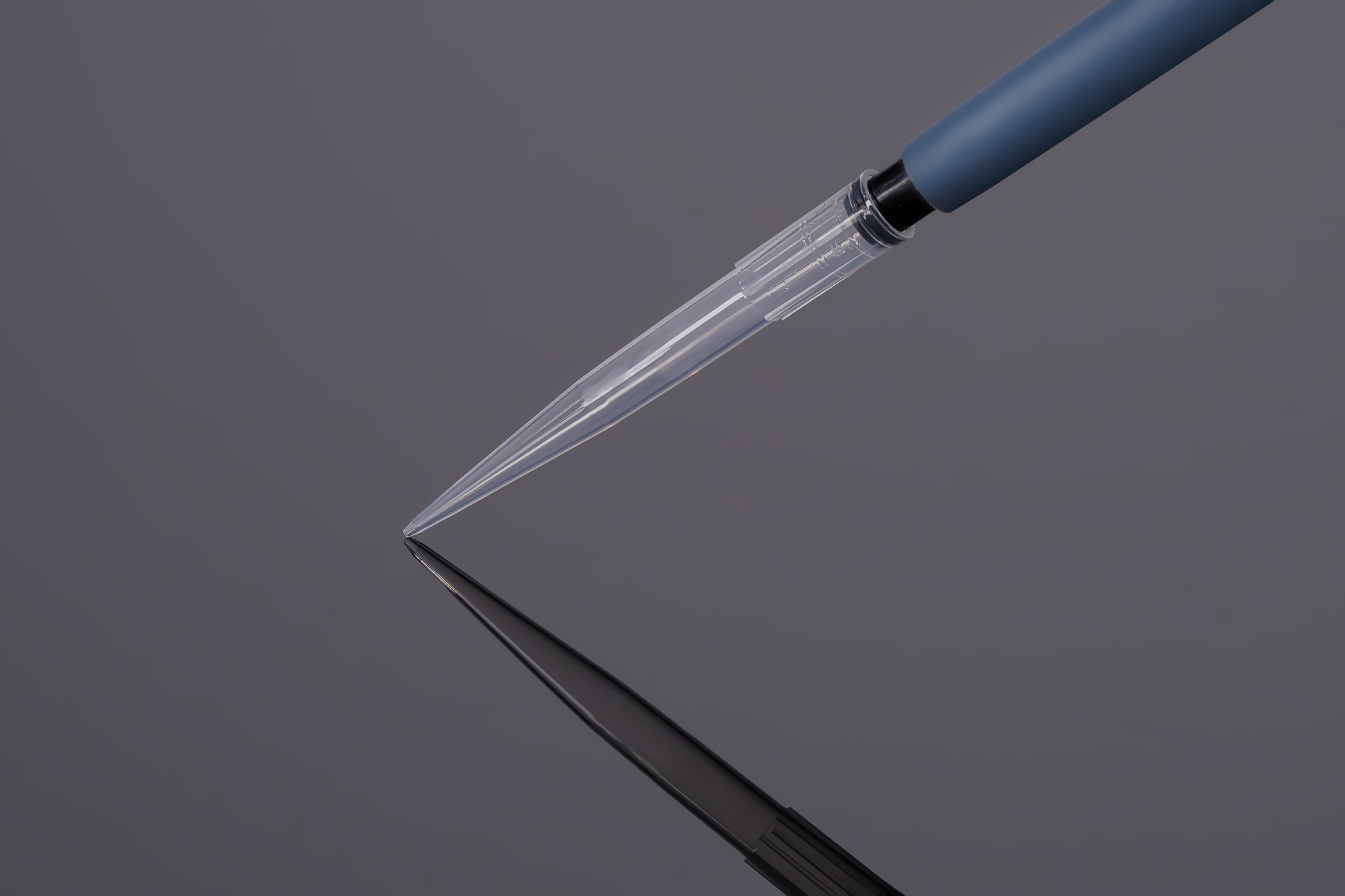 低吸着チップ-ノンフィルター-ラック入り-滅菌済み-1000 μL