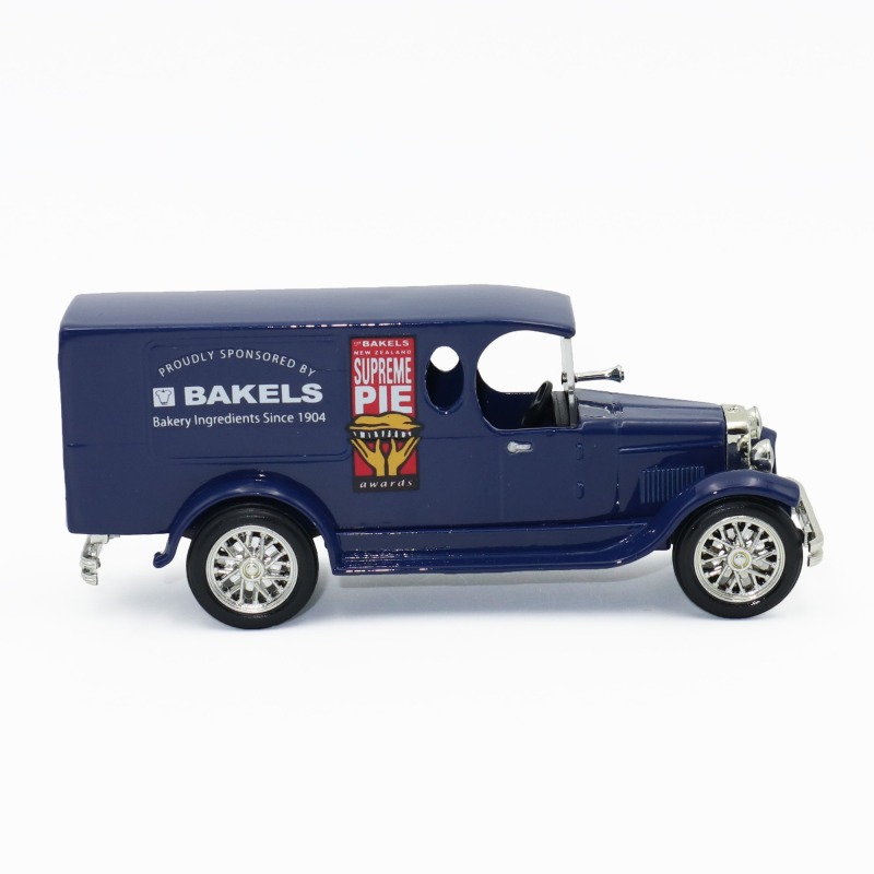 1:32 Scale Vintage Classic Sedan Diecast - Antique Style Alloy Collector Car