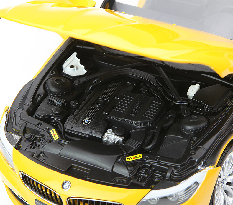 1:18 Sports Coupe Diecast Model - High-Detail Yellow Alloy Collector Car