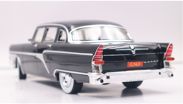 1:18 Vintage Classic Luxury Sedan Diecast - Premium Collector Grade Alloy Model
