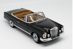 1:18 Classic Luxury Executive Sedan Diecast - Vintage Alloy Collector Series
