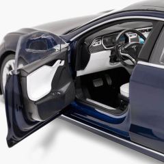 1:18 Modern Luxury Sedan Diecast Model - All-Access Opening Parts (Blue)
