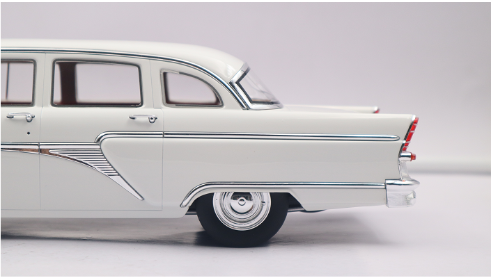 1:18 Vintage Classic Luxury Sedan Diecast - Premium Collector Grade Alloy Model