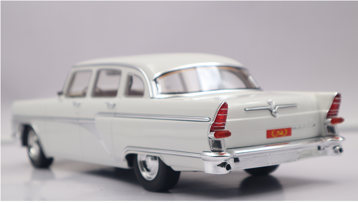 1:18 Vintage Classic Luxury Sedan Diecast - Premium Collector Grade Alloy Model