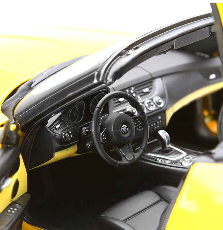1:18 Sports Coupe Diecast Model - High-Detail Yellow Alloy Collector Car