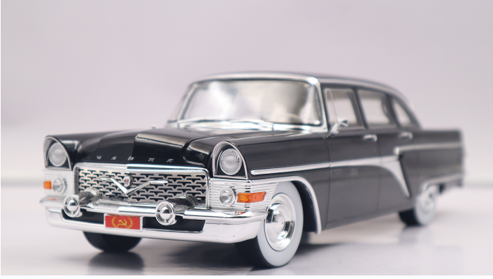 1:18 Vintage Classic Luxury Sedan Diecast - Premium Collector Grade Alloy Model