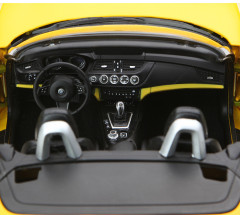 1:18 Sports Coupe Diecast Model - High-Detail Yellow Alloy Collector Car