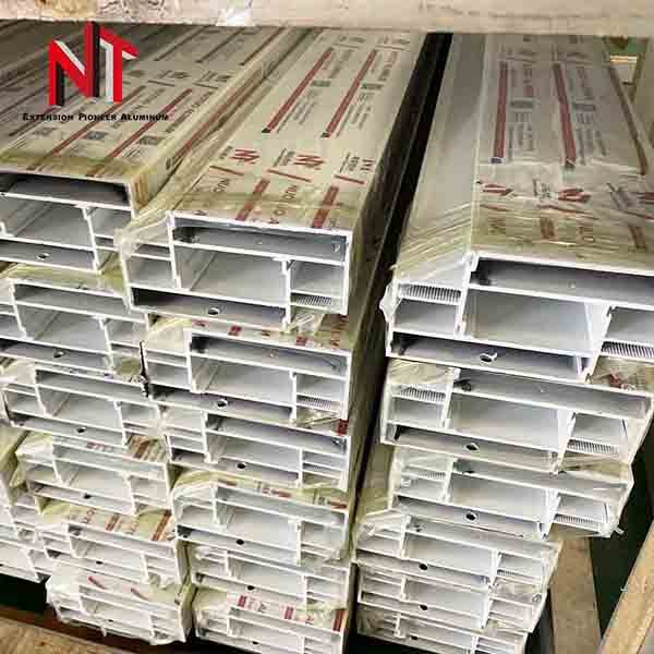 White aluminum curtain wall profile