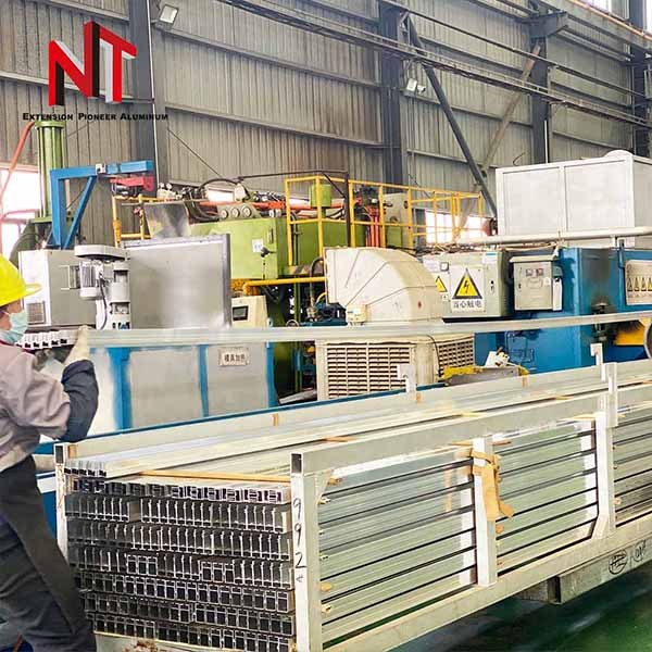 Aluminum profile for frameless door