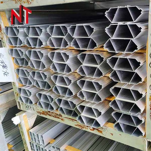 Aluminium door and window corners