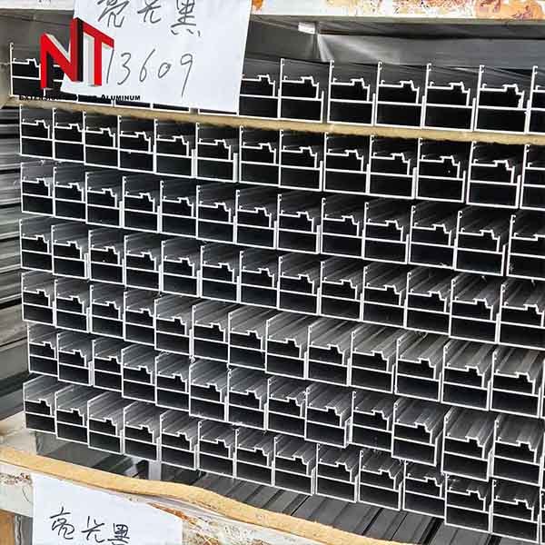 Aluminum material for windows