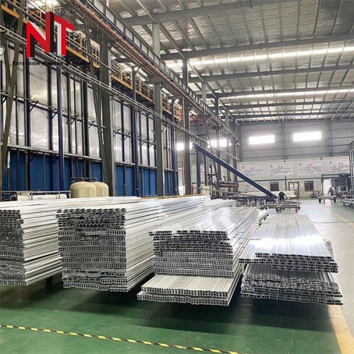 Aluminium extrusion rail