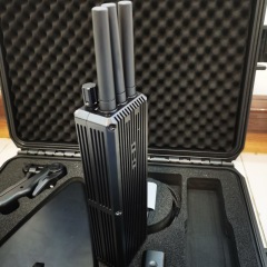 Rilevatore di droni portatile 900M / 1.1G / 1.2G / 2.4G / 5.8G Sistema di rilevamento IP65 con antenna di rilevamento della direzione Dispositivo indossato sul corpo C-UAS / UAV portatile