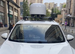 Fahrzeugmontiertes intelligentes integriertes System zur Drohnenerkennung und -störung