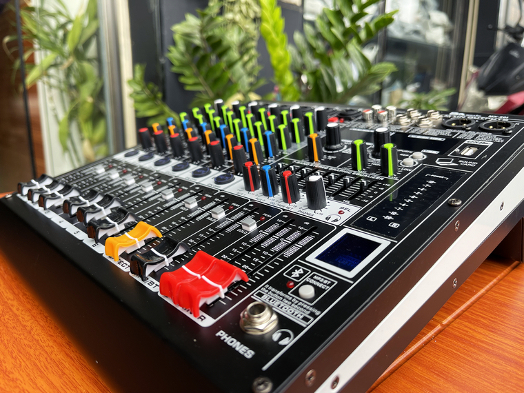 Strong mid low bass USB Bluetooth Mini Reverberator Performance Home KTV 6 channel 8 channel Mixer supply AUX XLR output