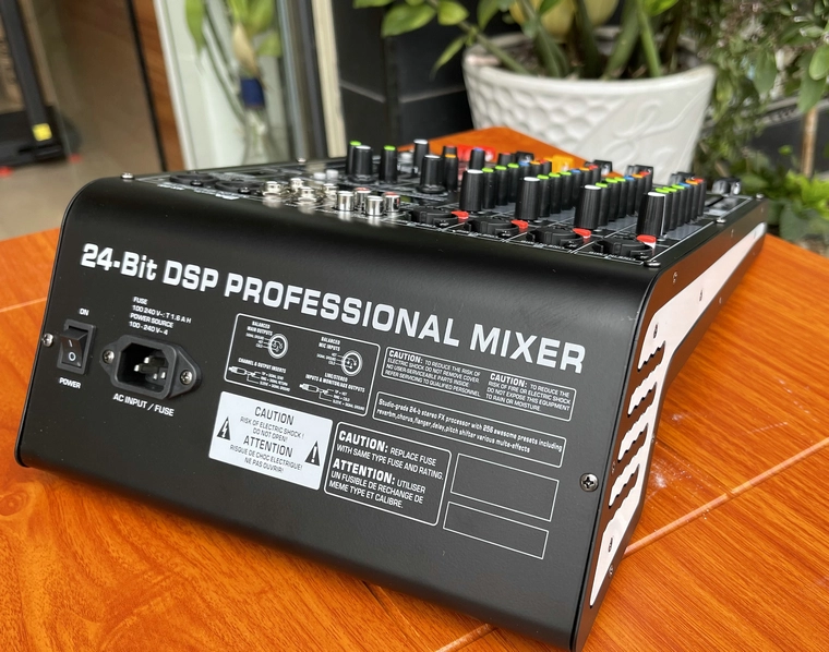 Strong mid low bass USB Bluetooth Mini Reverberator Performance Home KTV 6 channel 8 channel Mixer supply AUX XLR output