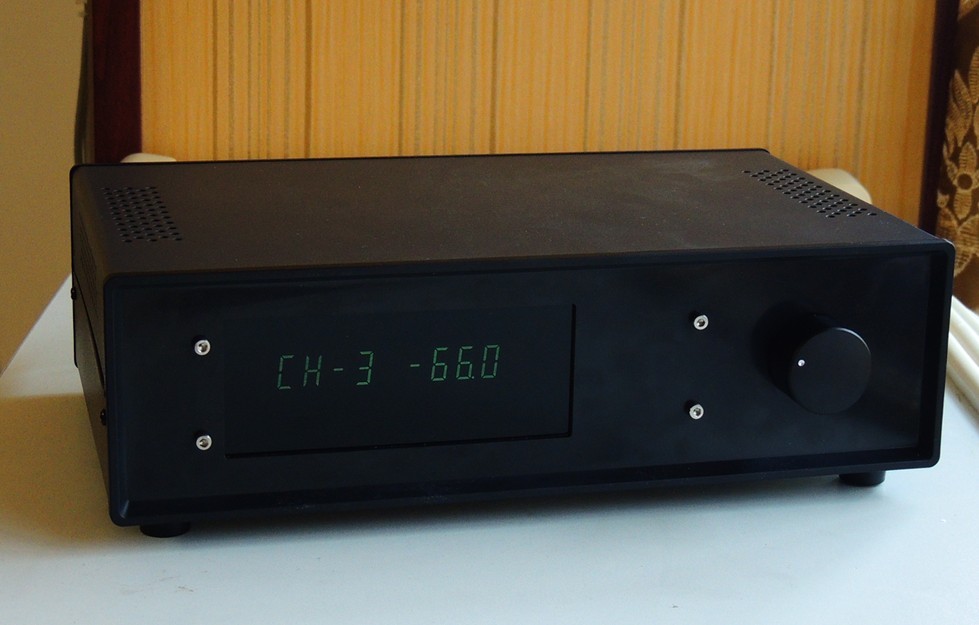 Remote control Fully balanced XLR interface 4-in-1-out 1 in 4 out stereo audio switcher remote control VFD large screen