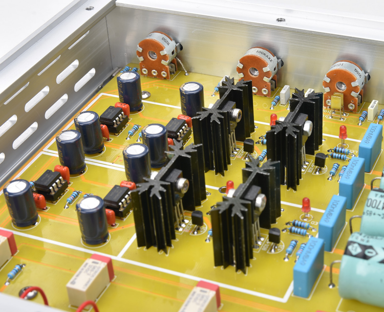 Preamp Amp Audiophile Grade Pure Class A Tone AMP New FV2020 High Middle and Bass Three Frequency Bands Preamplifier OPA1611