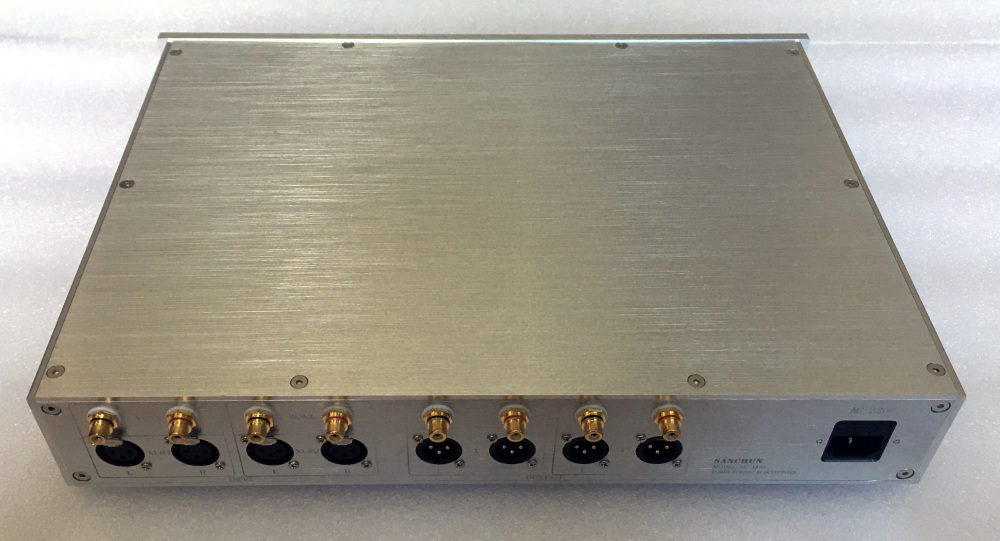 Balanced passive Remote control preamplifier volume controller RCA XLR input preamp 4 road input LED display